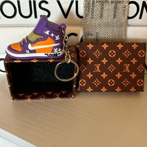 RUBBER KEYCHAINS, COMES WITH BOX